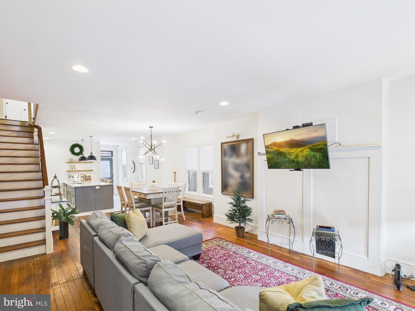 305 W Lemon Street photo 4