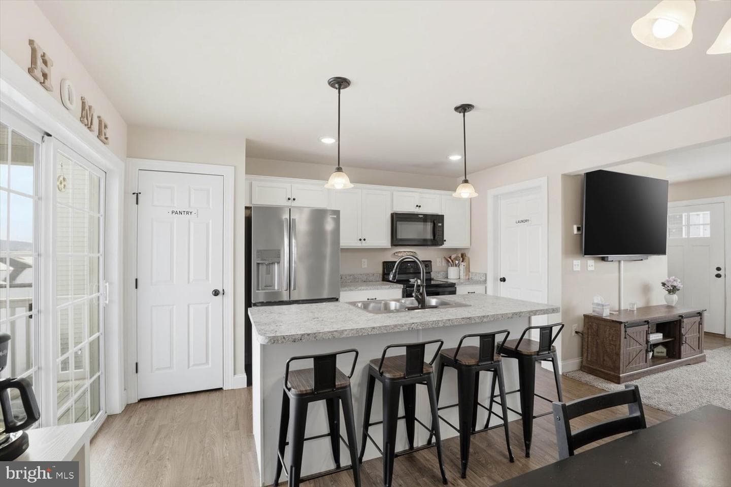 20 Pacific Boulevard photo 19