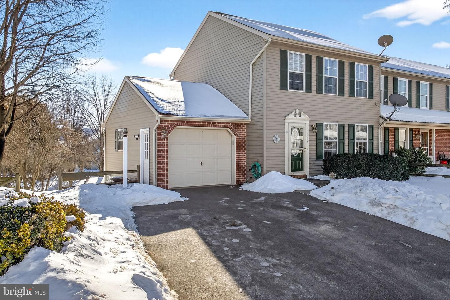 219 Chelmsford Drive photo 2