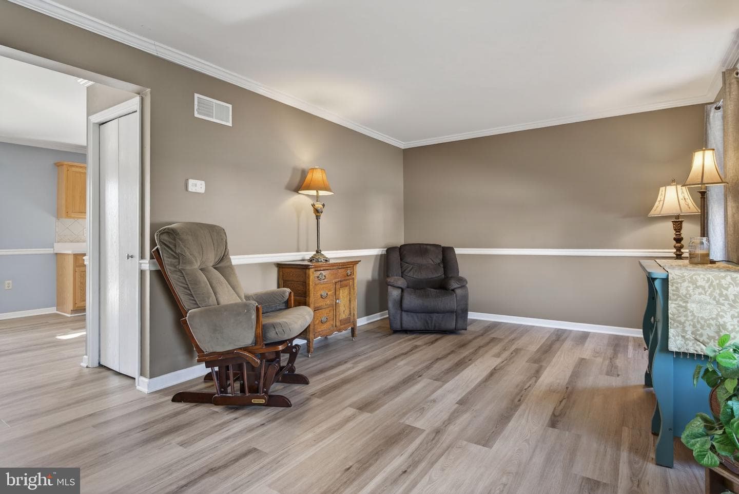 219 Chelmsford Drive photo 3