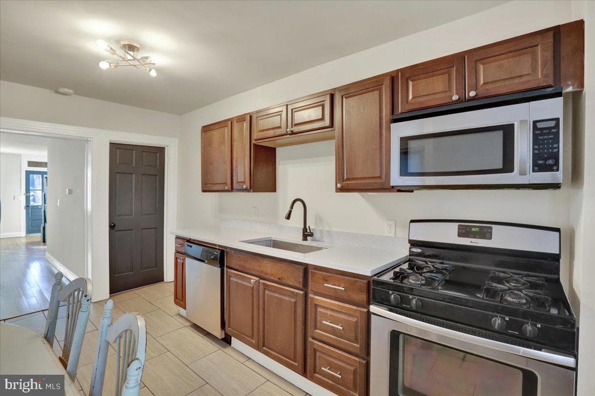 623 Bay Street photo 8