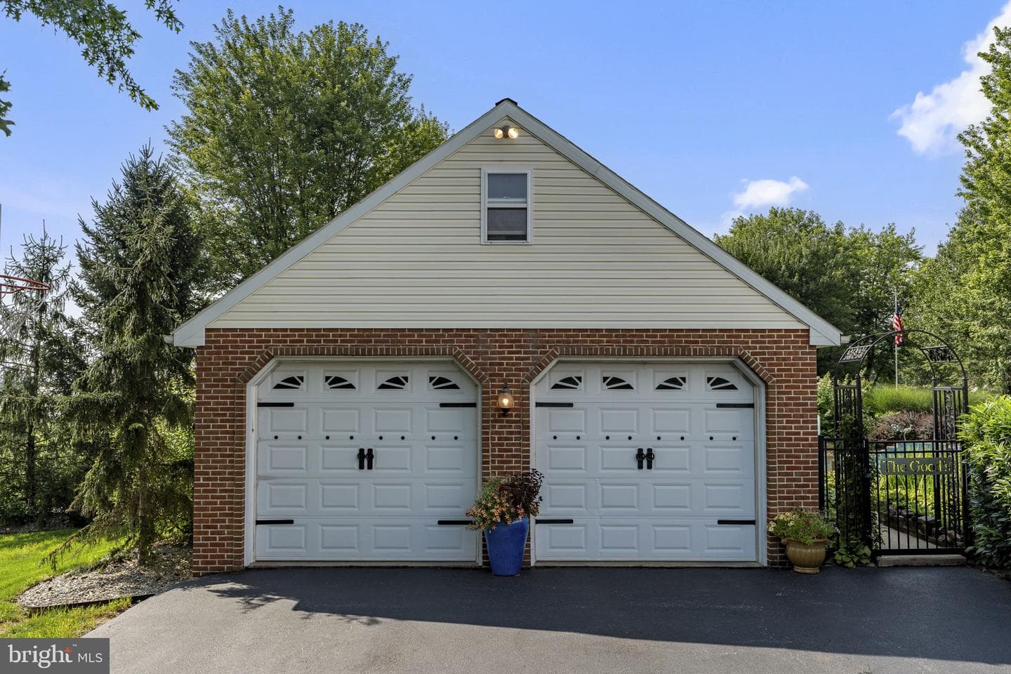 105 Whitehall Road photo 79