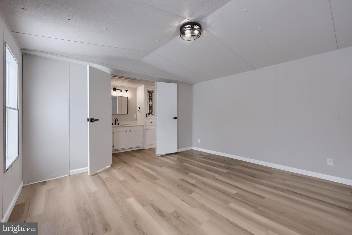 215 Fawn Meadow Crossing photo 16
