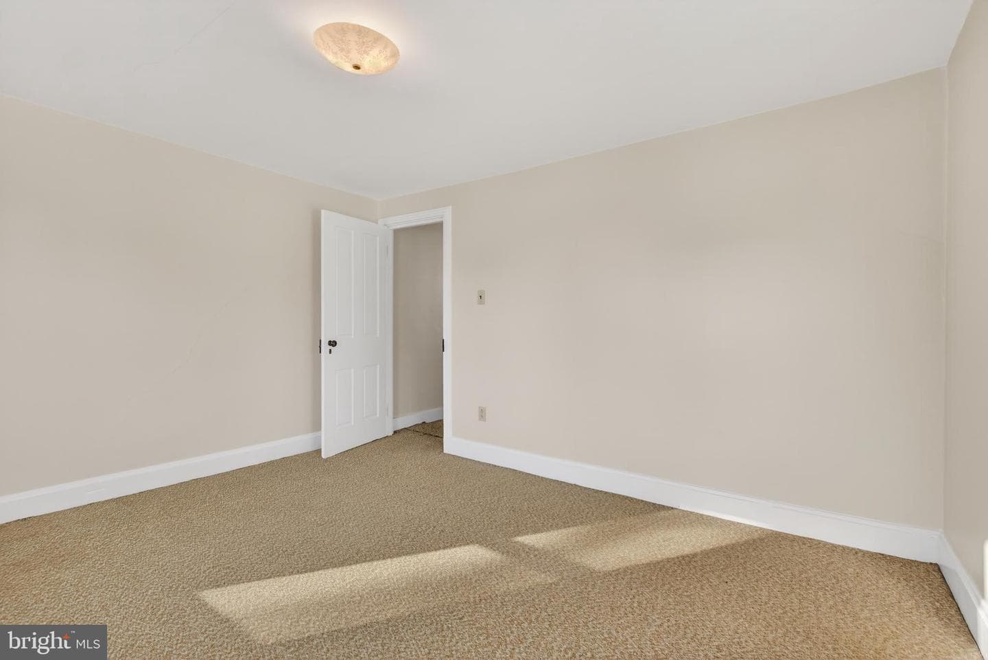 3320 River Road photo 23