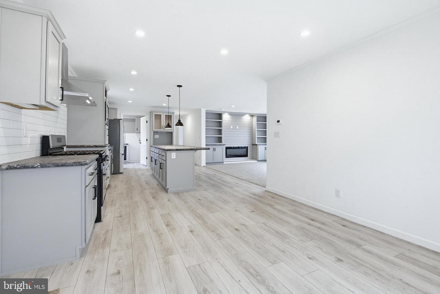 443 Eastwood Ln photo 17