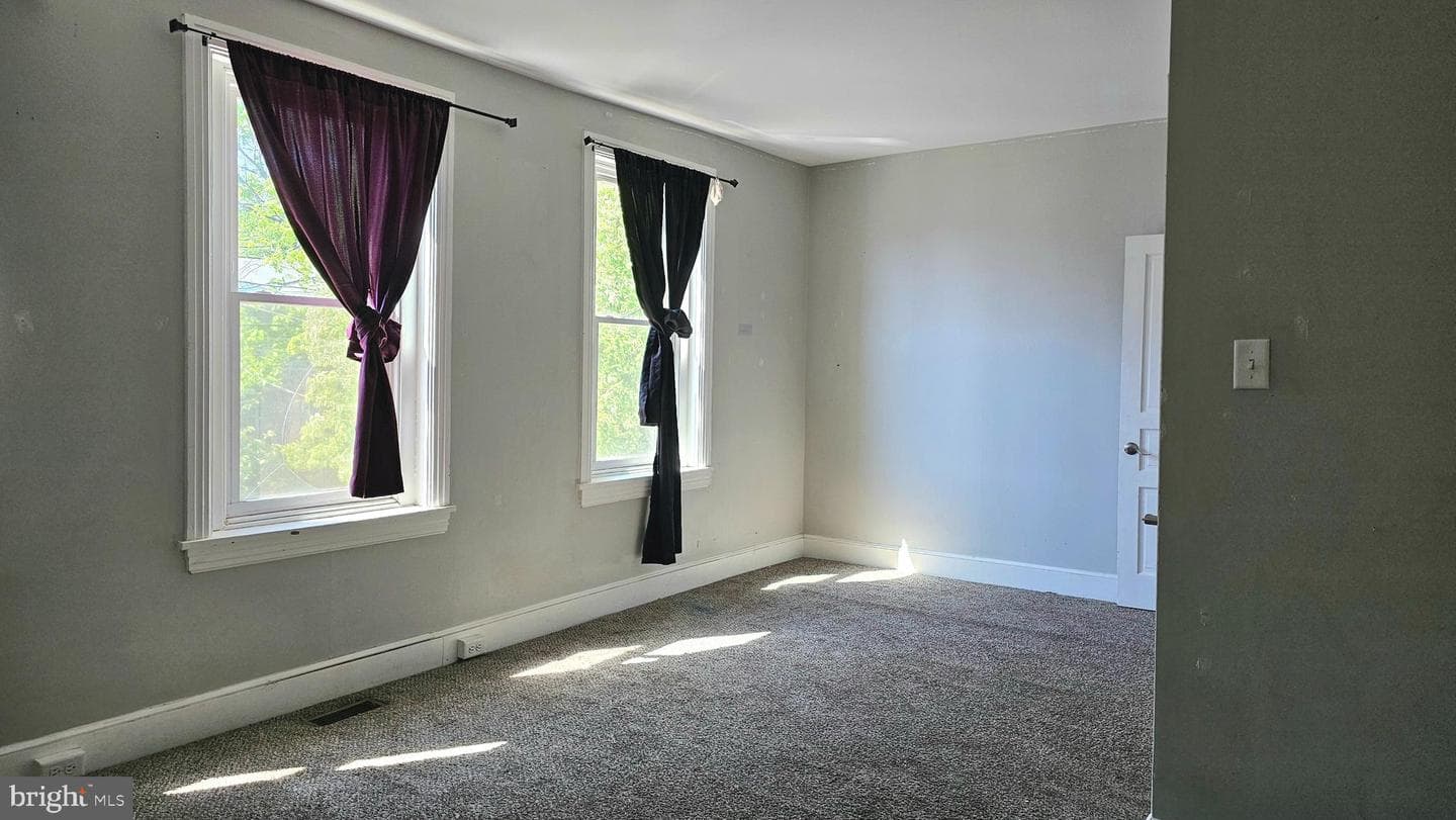 332 Perry Street photo 12