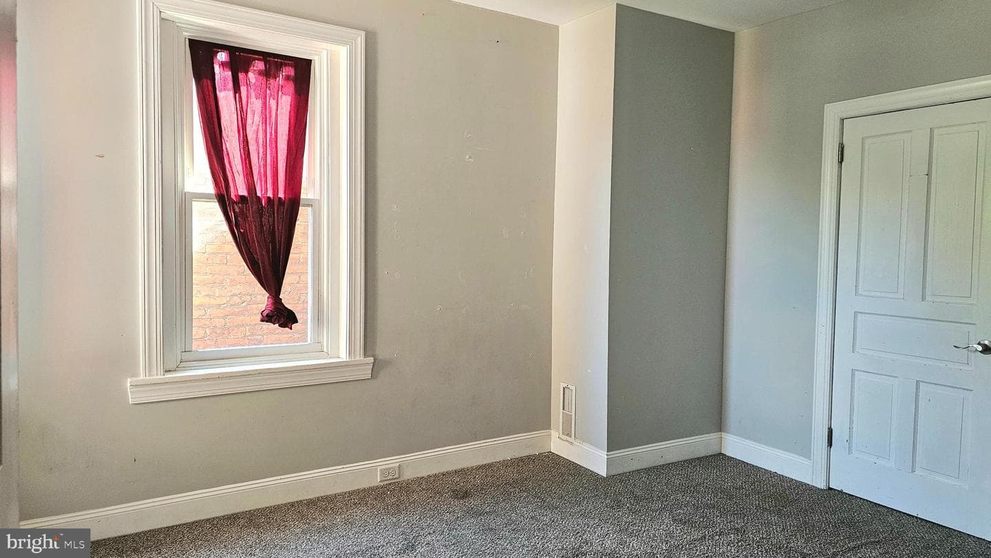 332 Perry Street photo 14