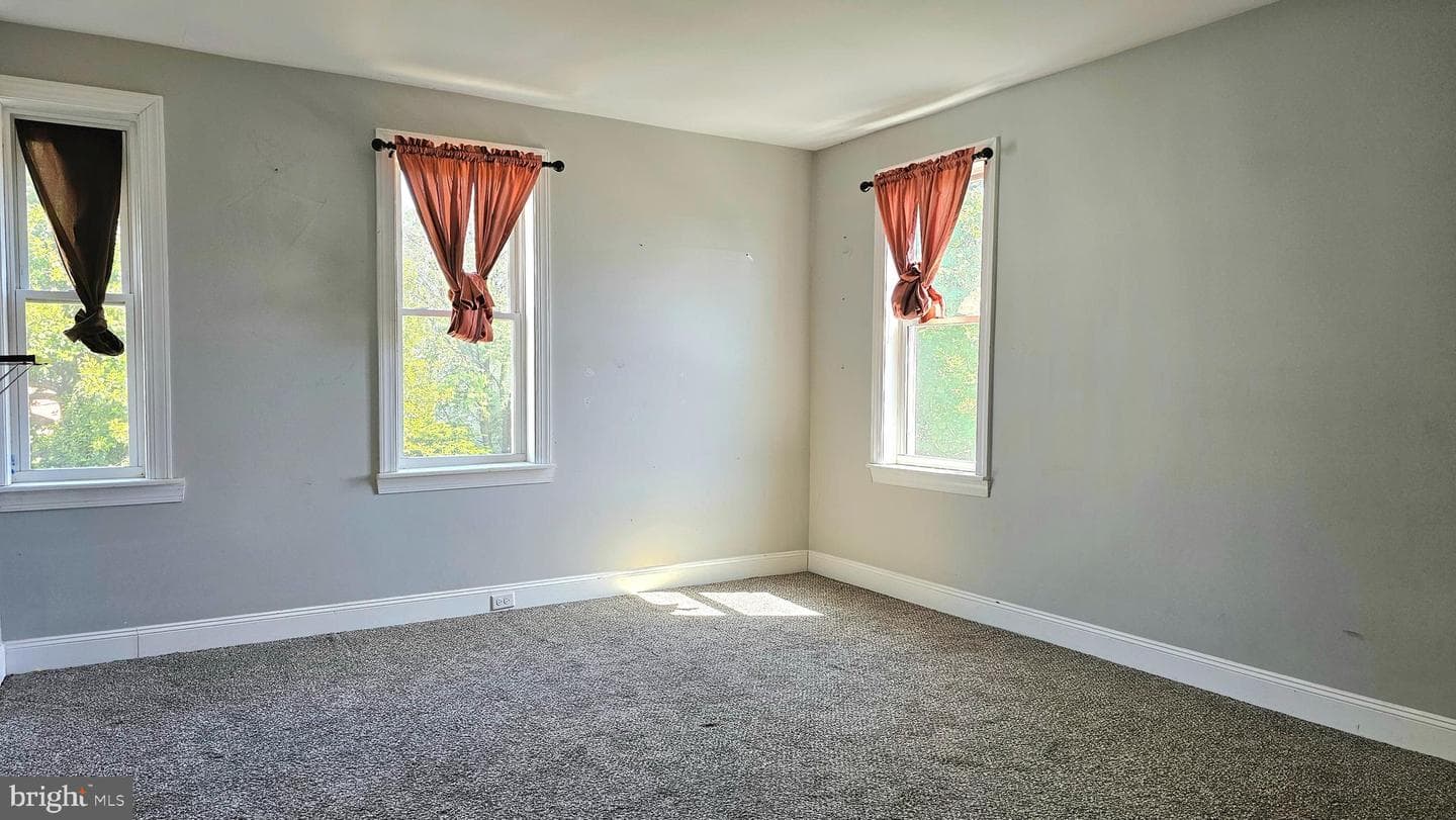 332 Perry Street photo 21