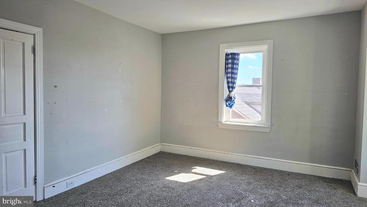 332 Perry Street photo 25