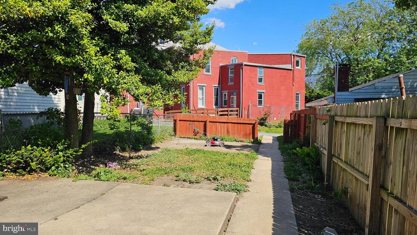 332 Perry Street photo 26