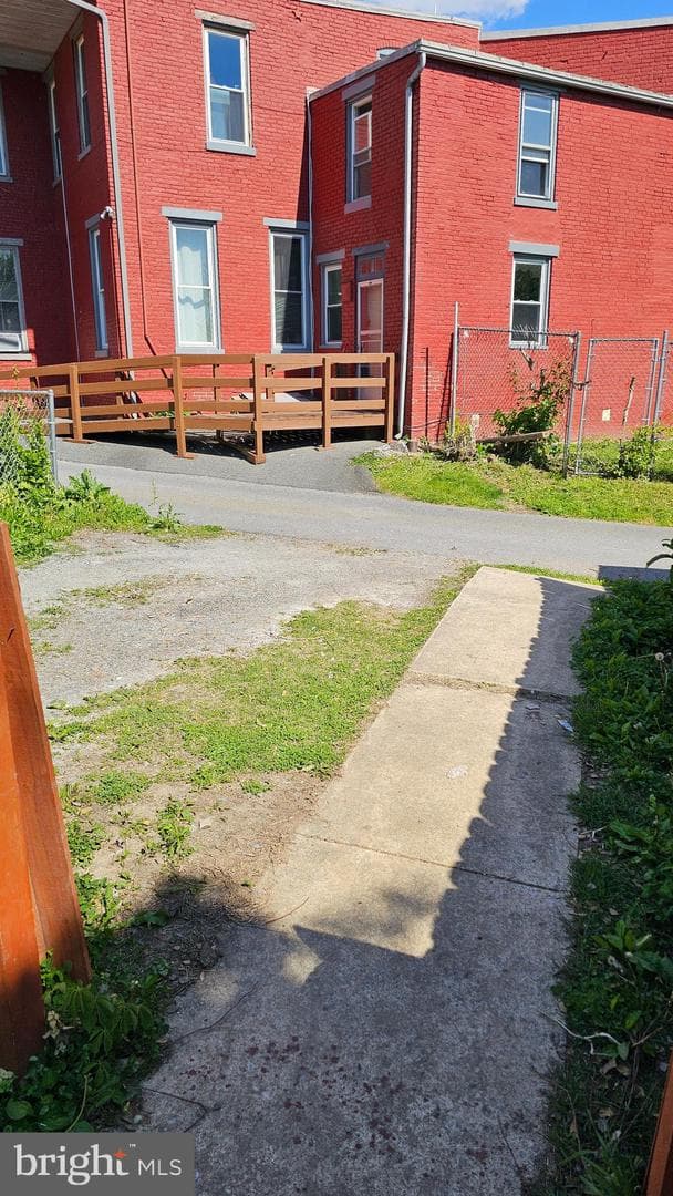 332 Perry Street photo 28