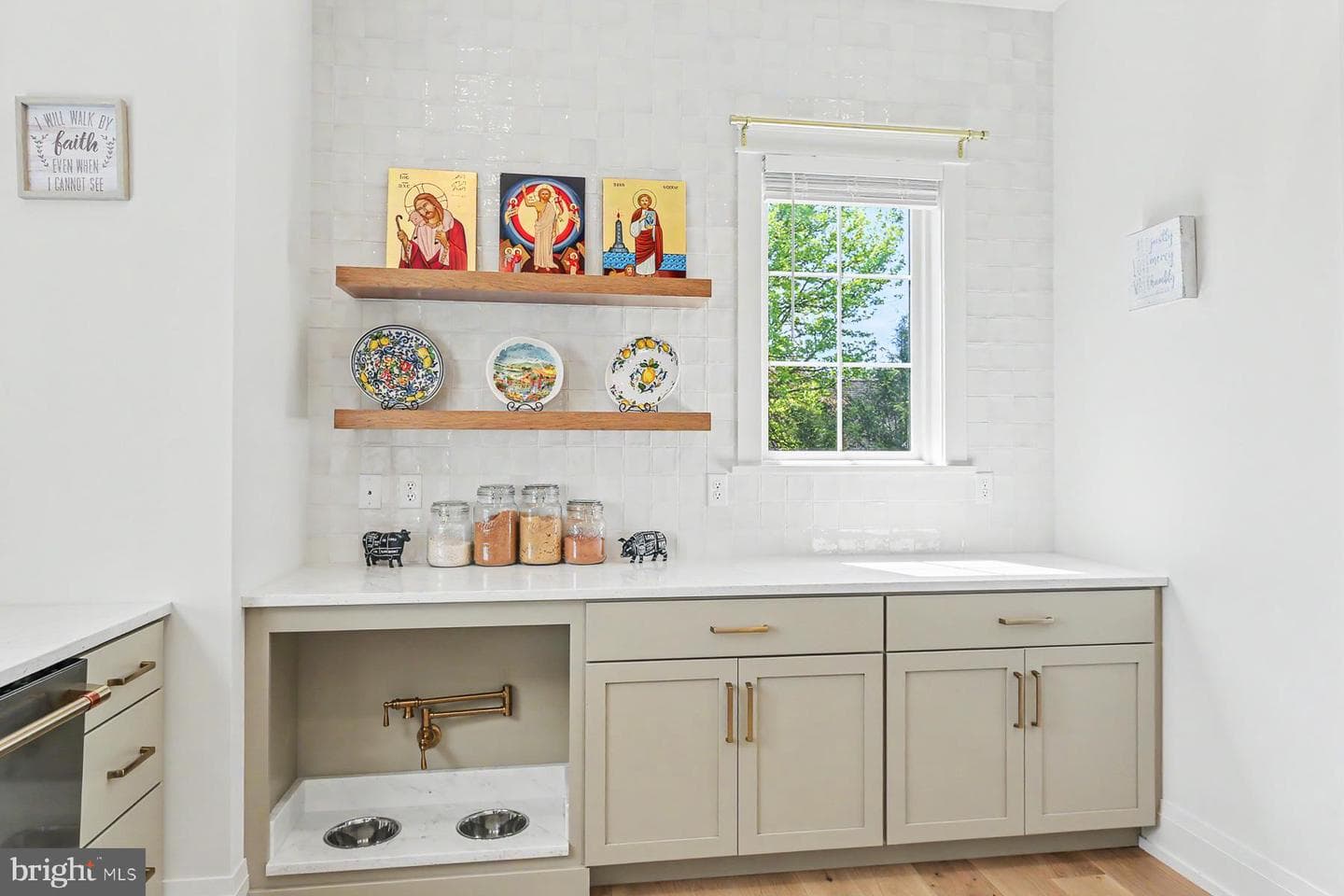 1 Strawberry Lane photo 64