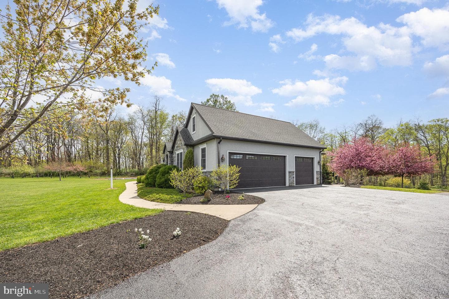 115 Monument Drive photo 4