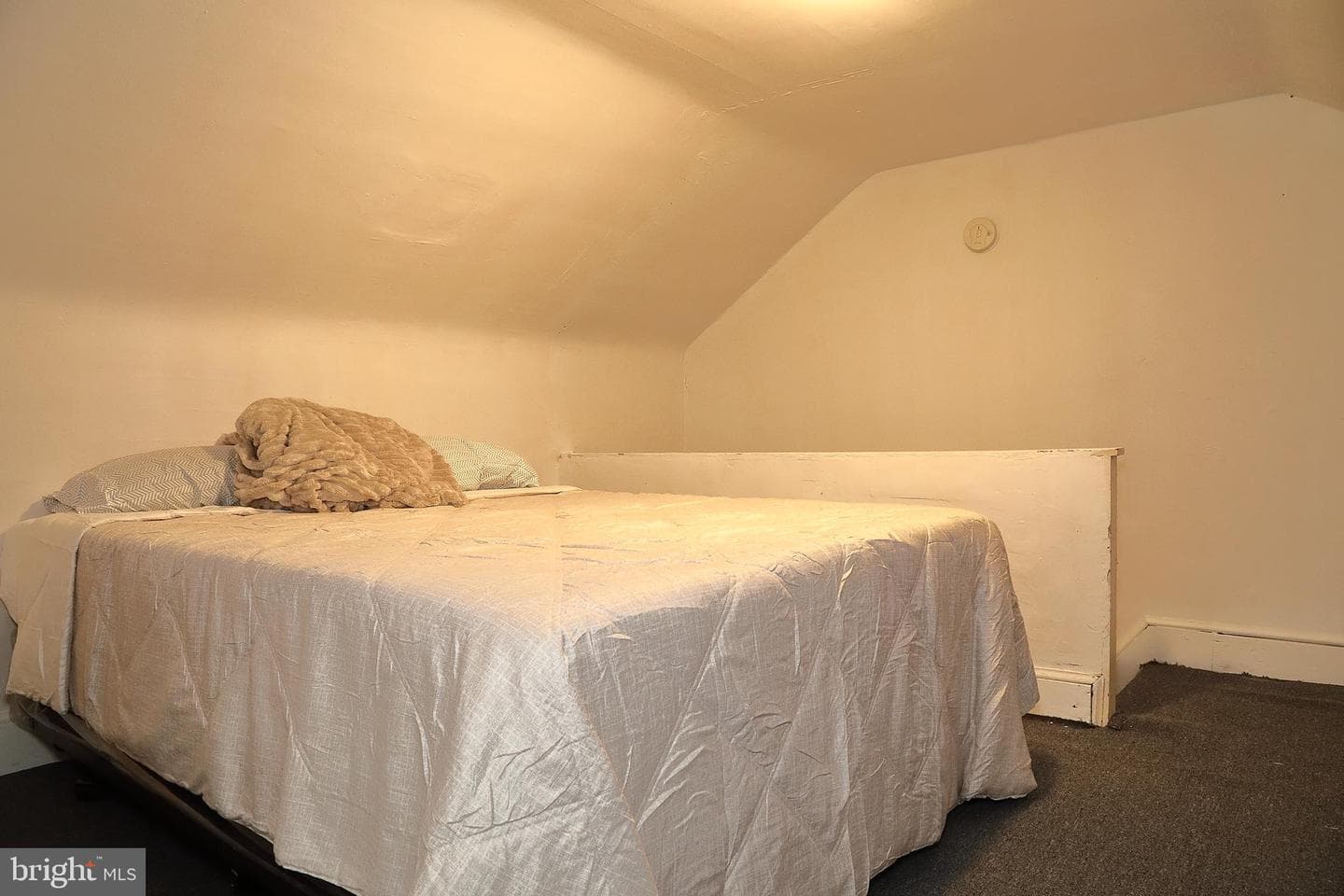 464 S Ann Street photo 11
