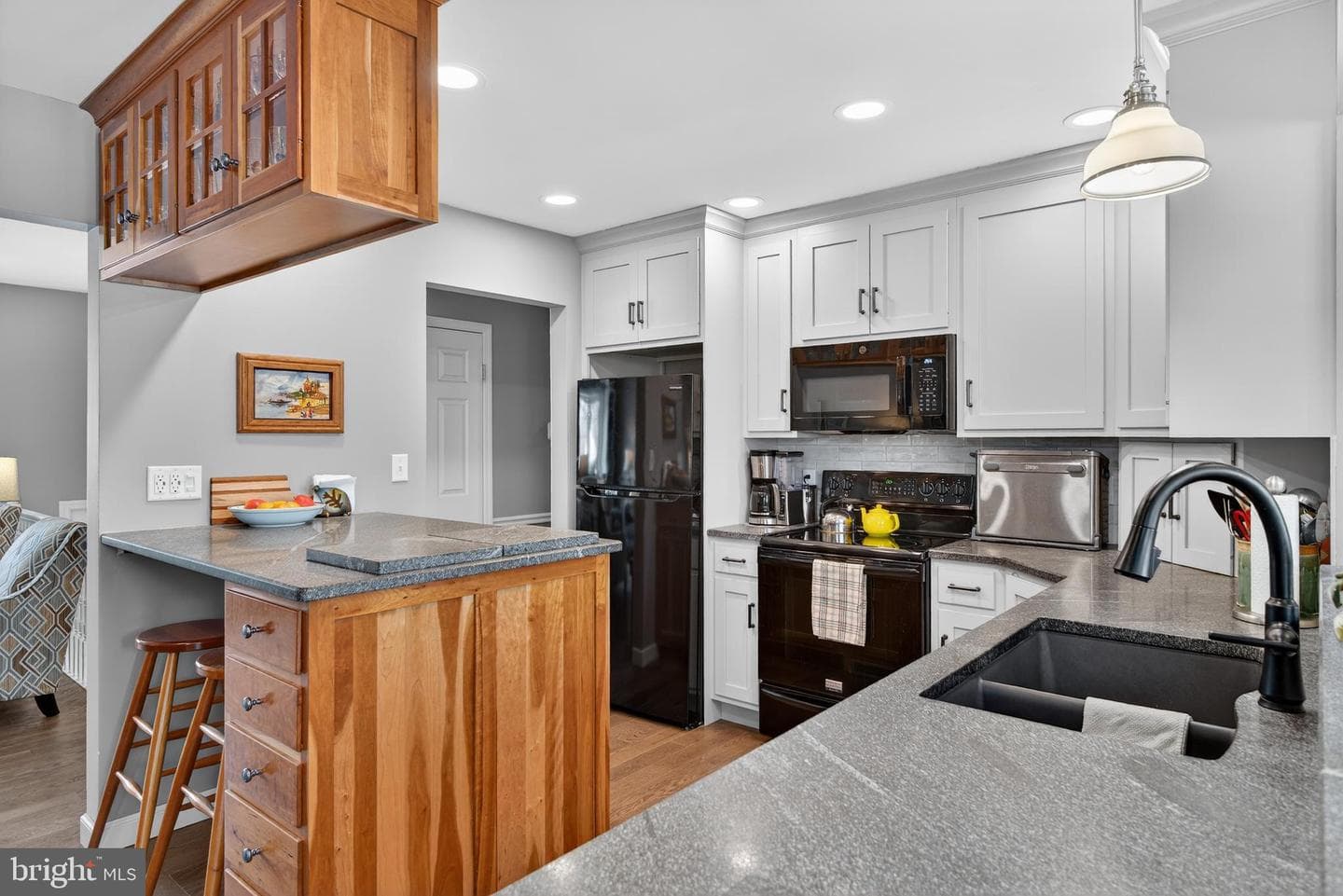 146 S Oak Street photo 12