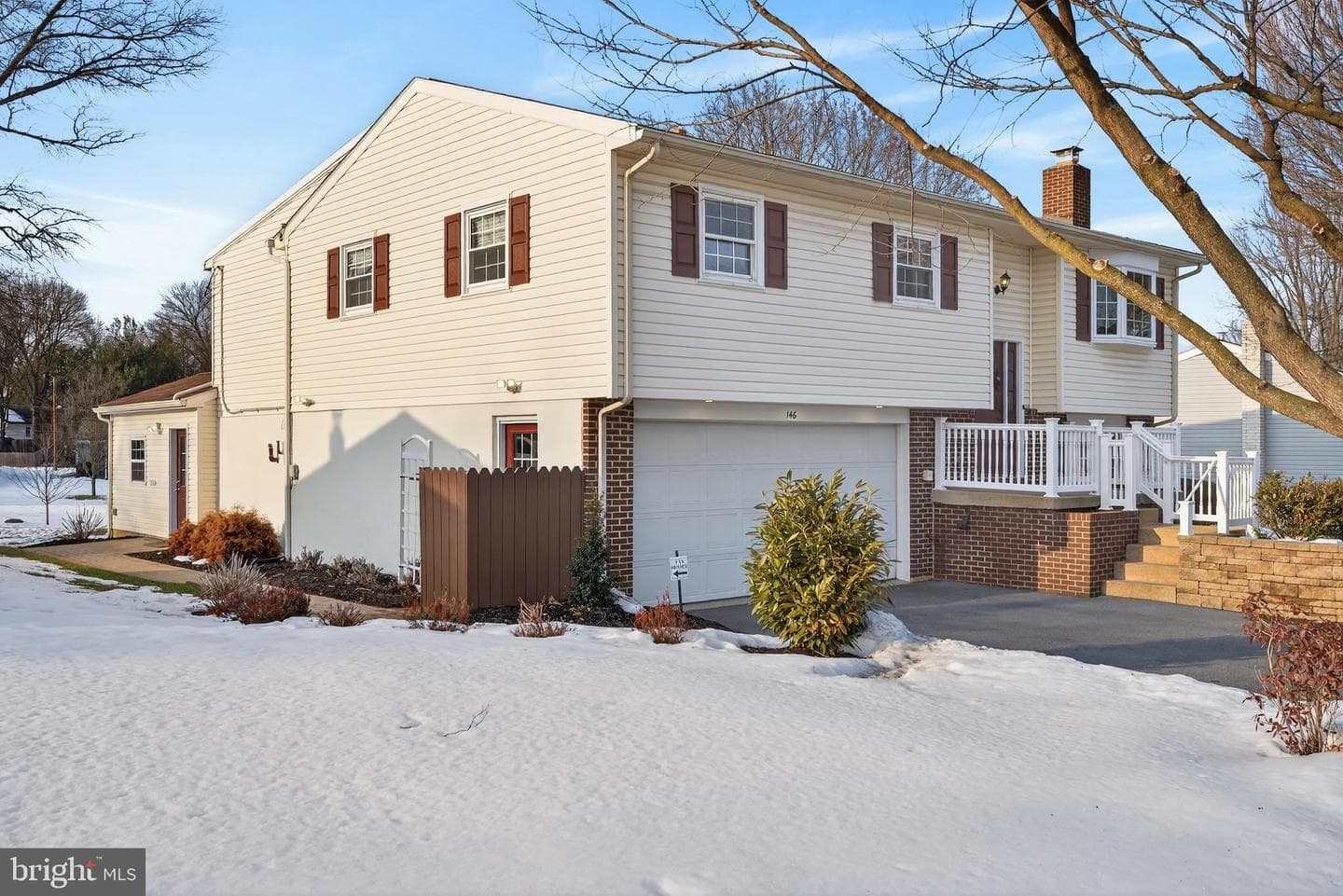 146 S Oak Street photo 2