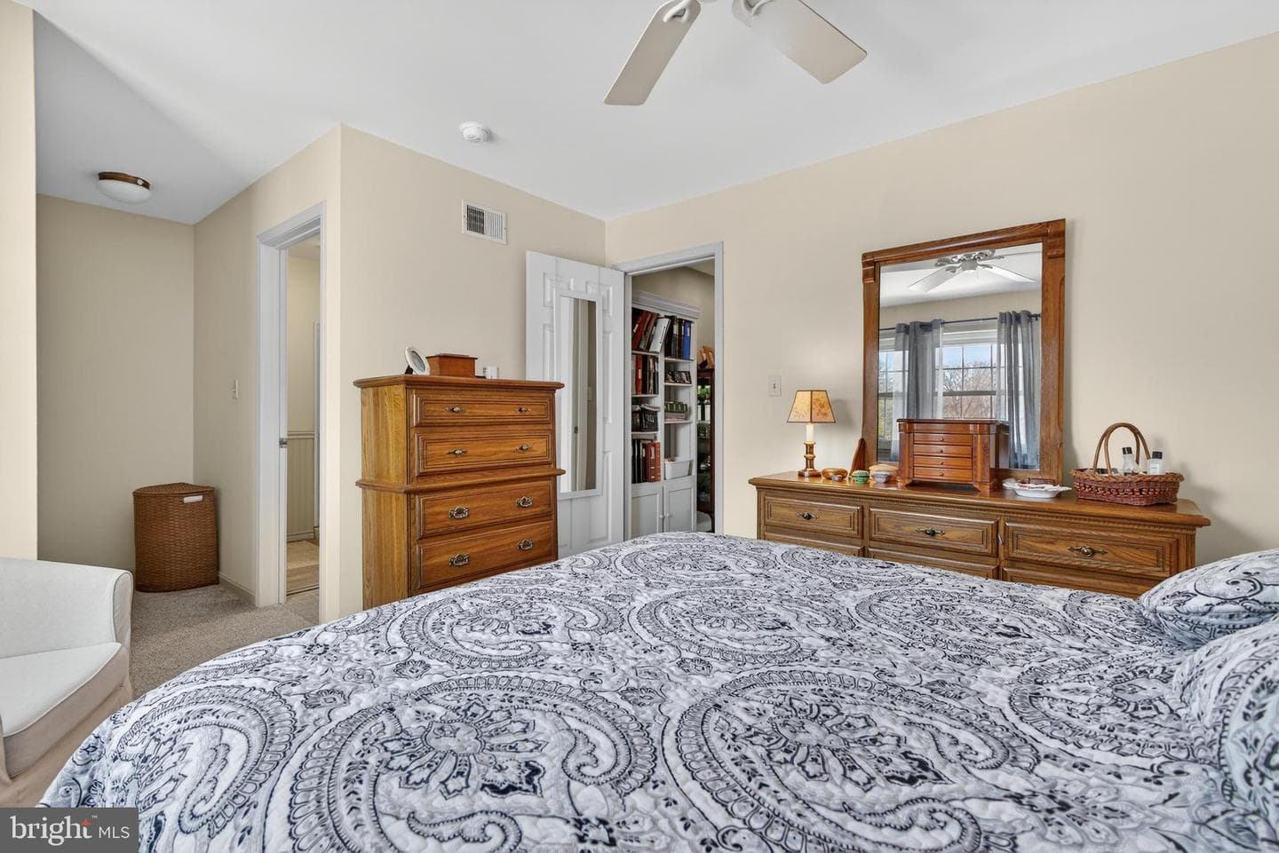 146 S Oak Street photo 22