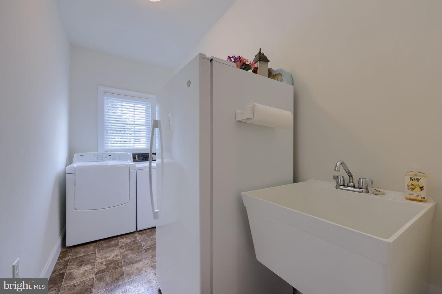 900 Cambridge Drive photo 24