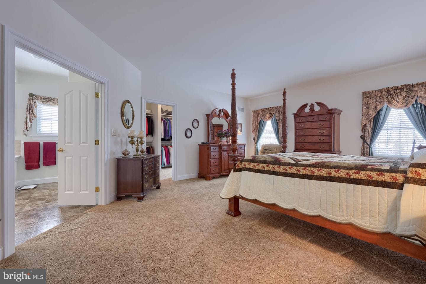 900 Cambridge Drive photo 32