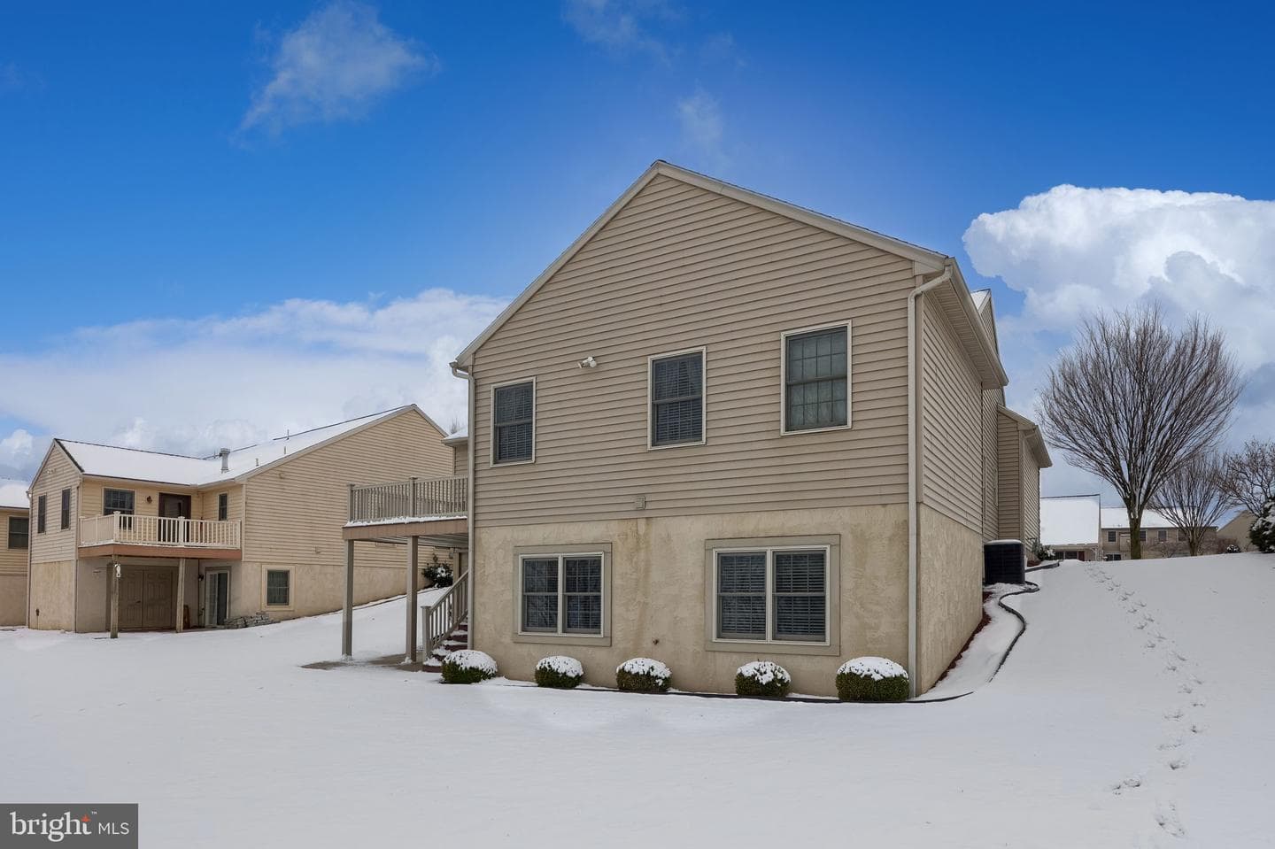 900 Cambridge Drive photo 5