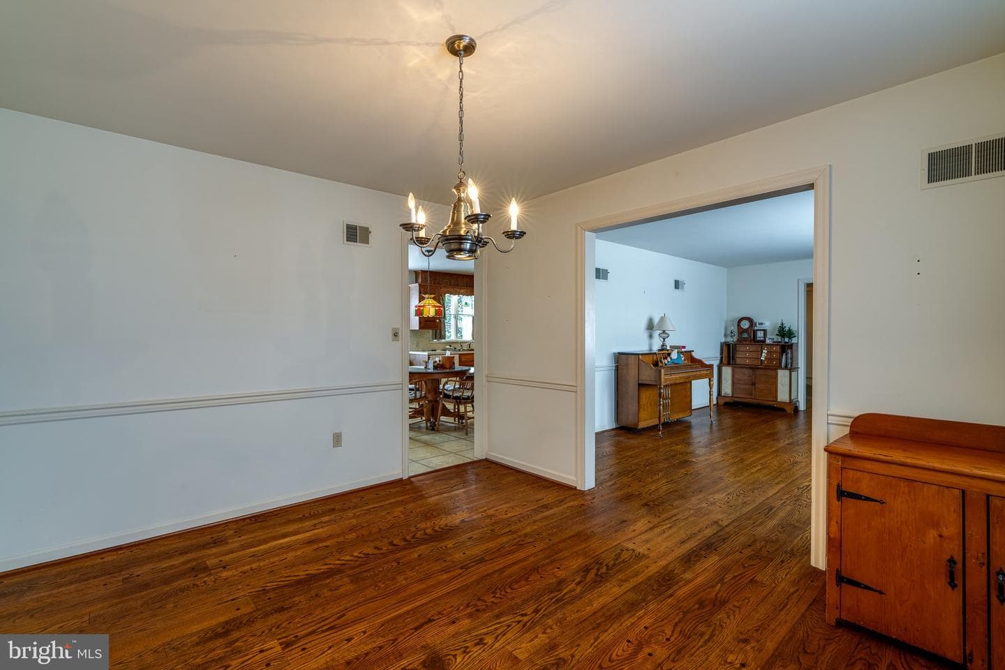 213 Maple Avenue photo 12