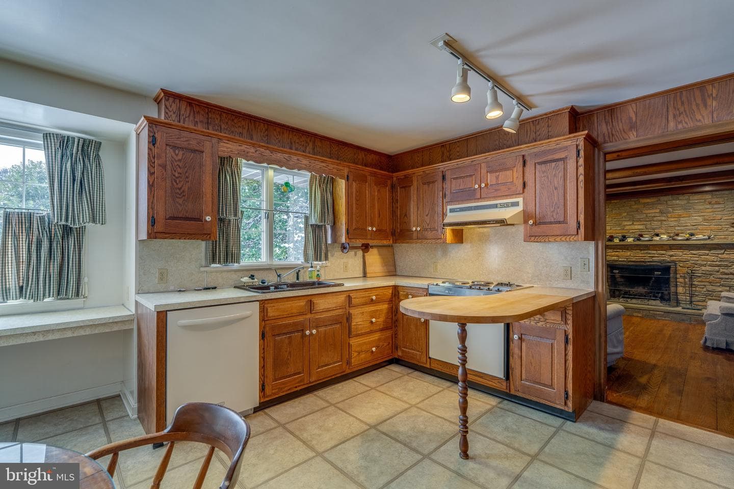 213 Maple Avenue photo 15