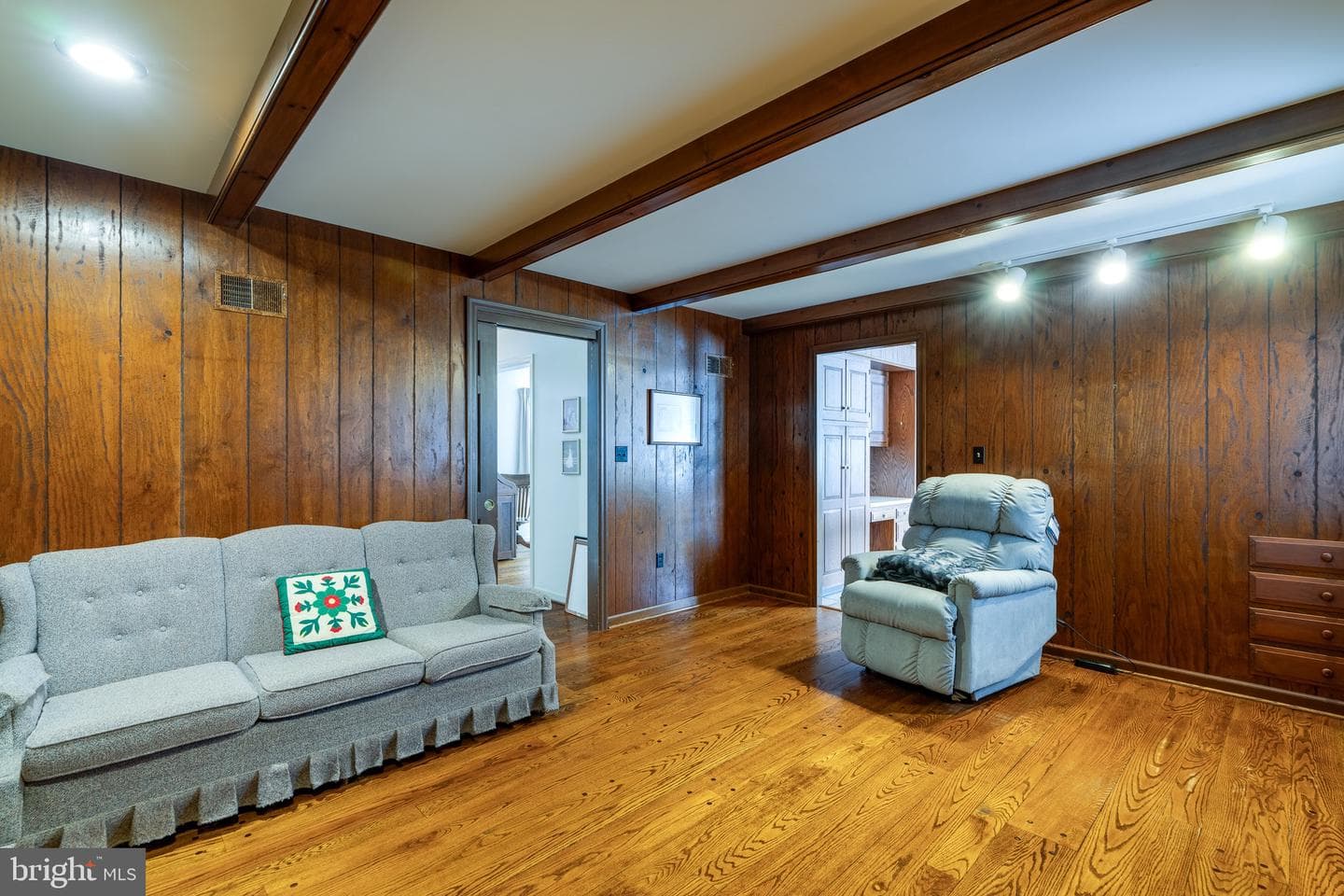 213 Maple Avenue photo 19