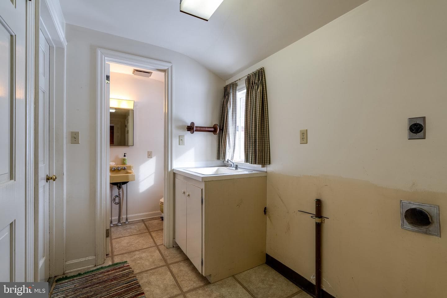 213 Maple Avenue photo 27