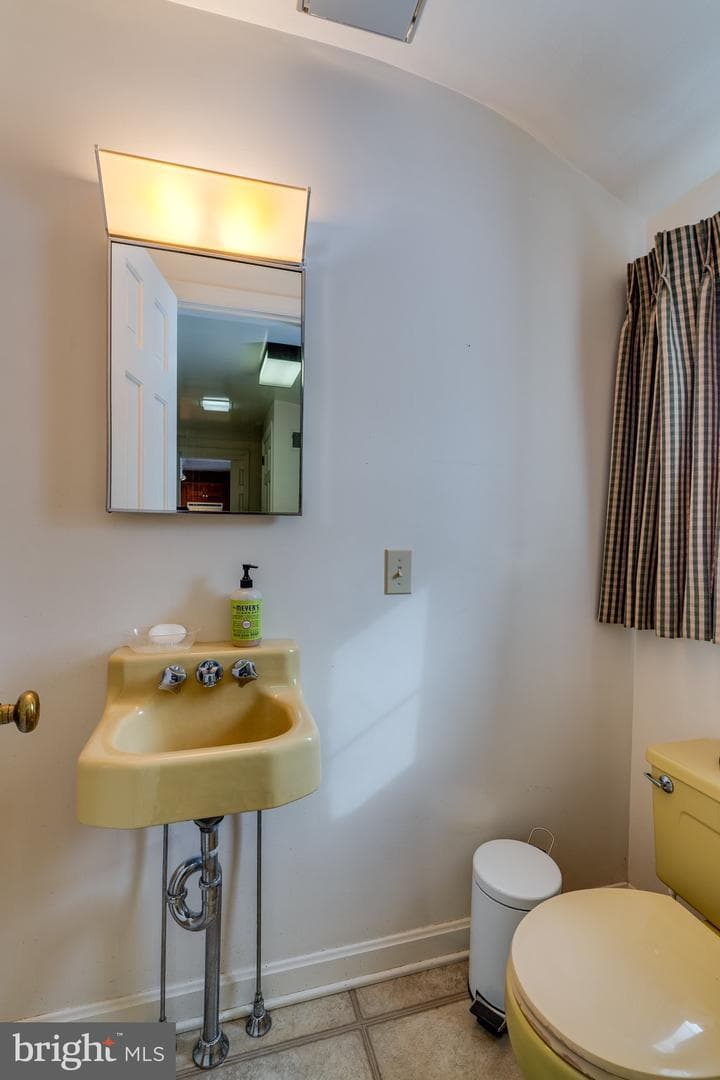 213 Maple Avenue photo 32