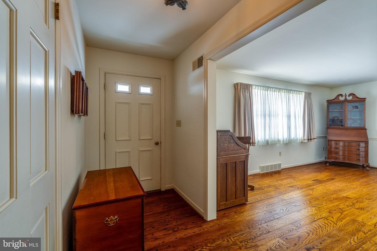 213 Maple Avenue photo 4