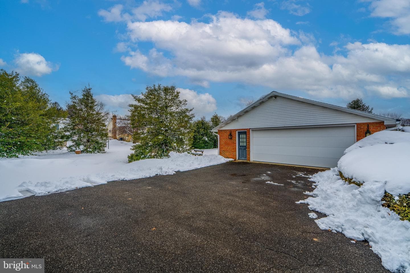 213 Maple Avenue photo 49