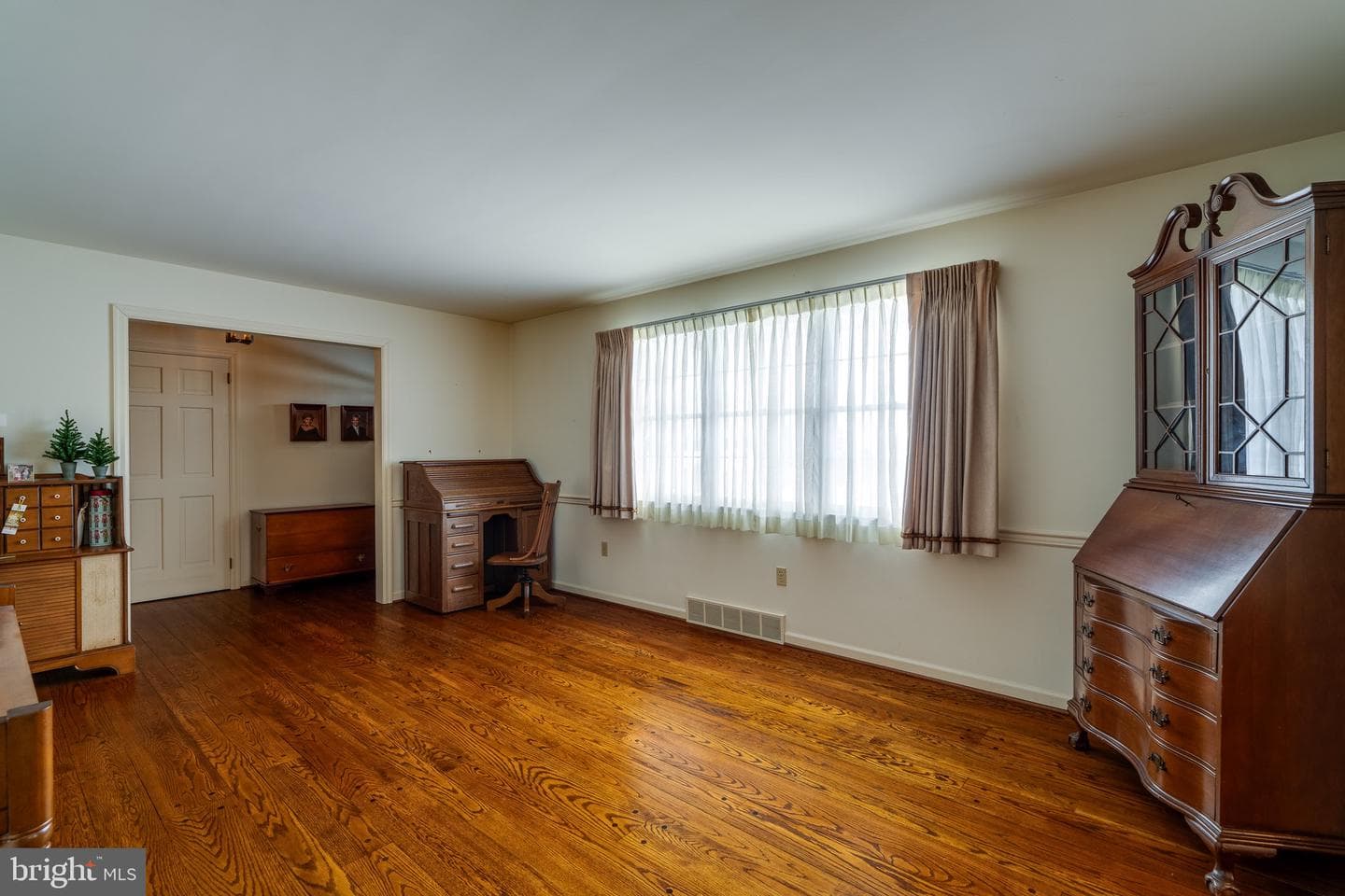 213 Maple Avenue photo 8