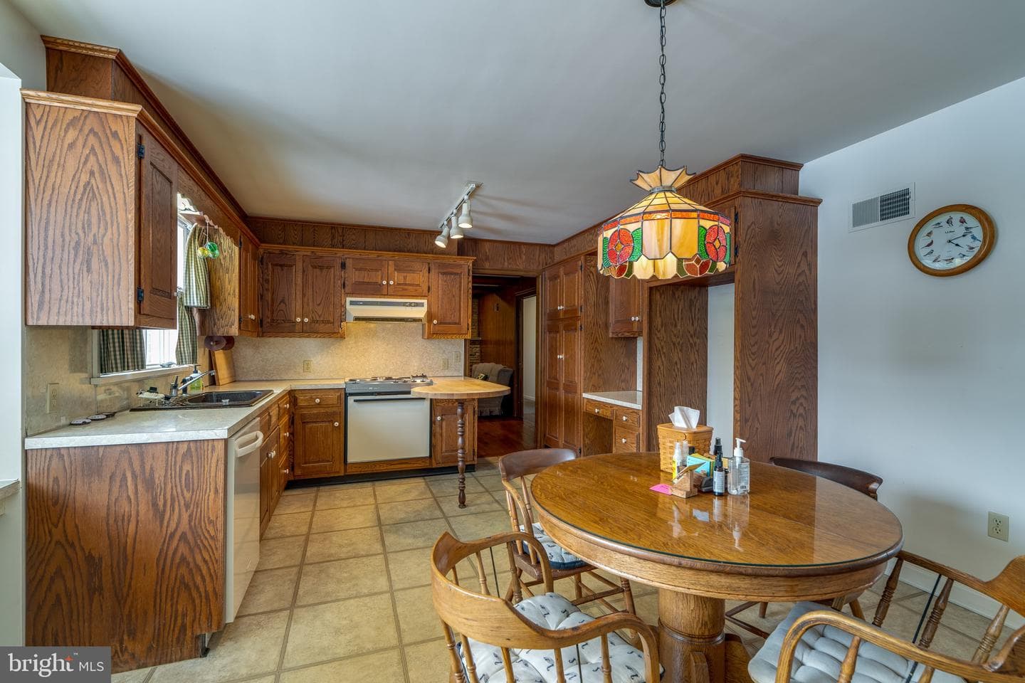 213 Maple Avenue photo 9