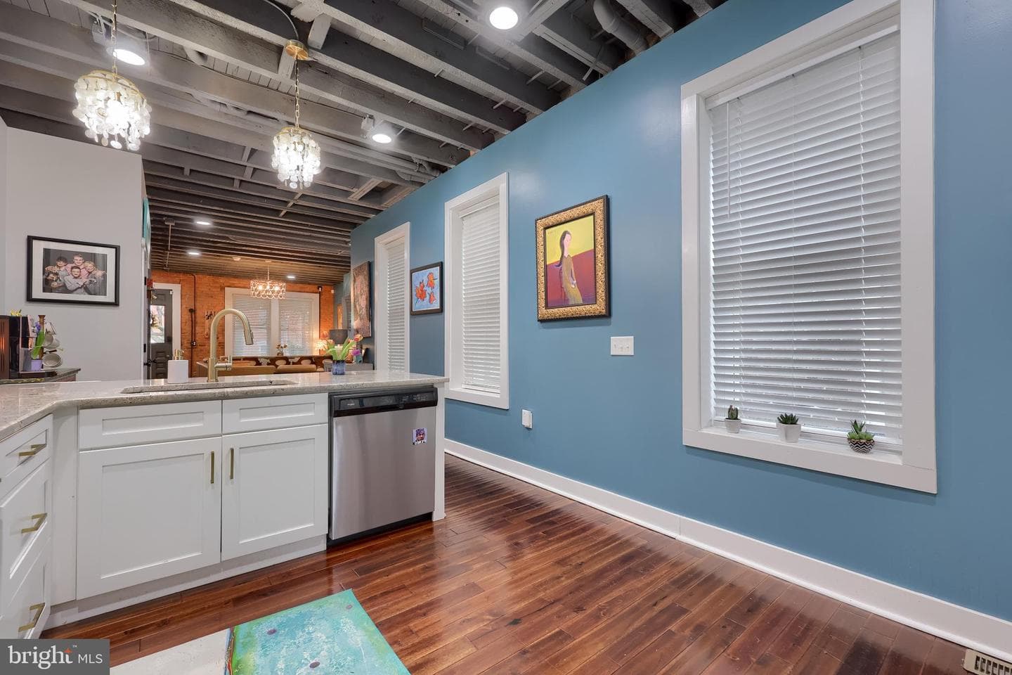 350 E Chestnut Street photo 23