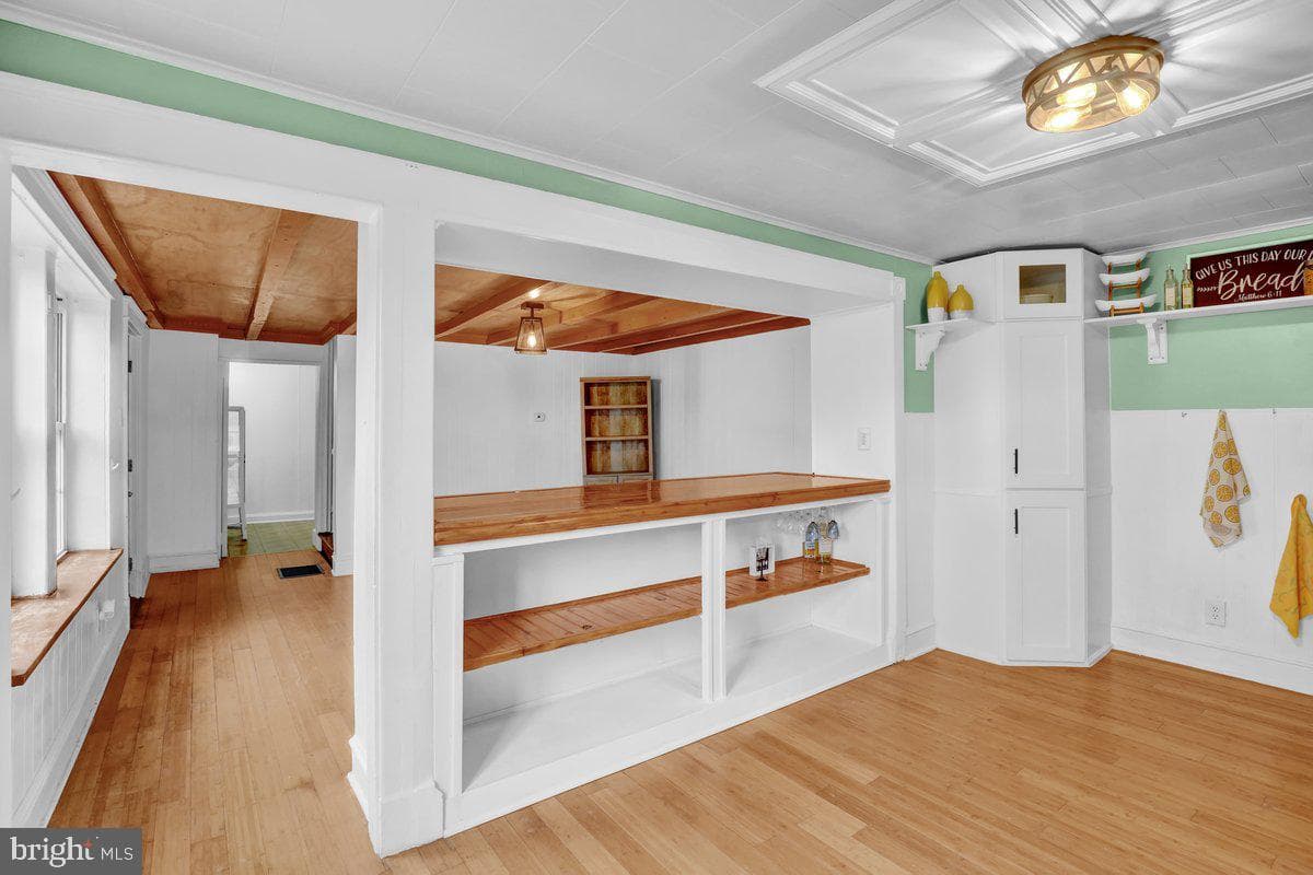 647 S Franklin Street photo 16