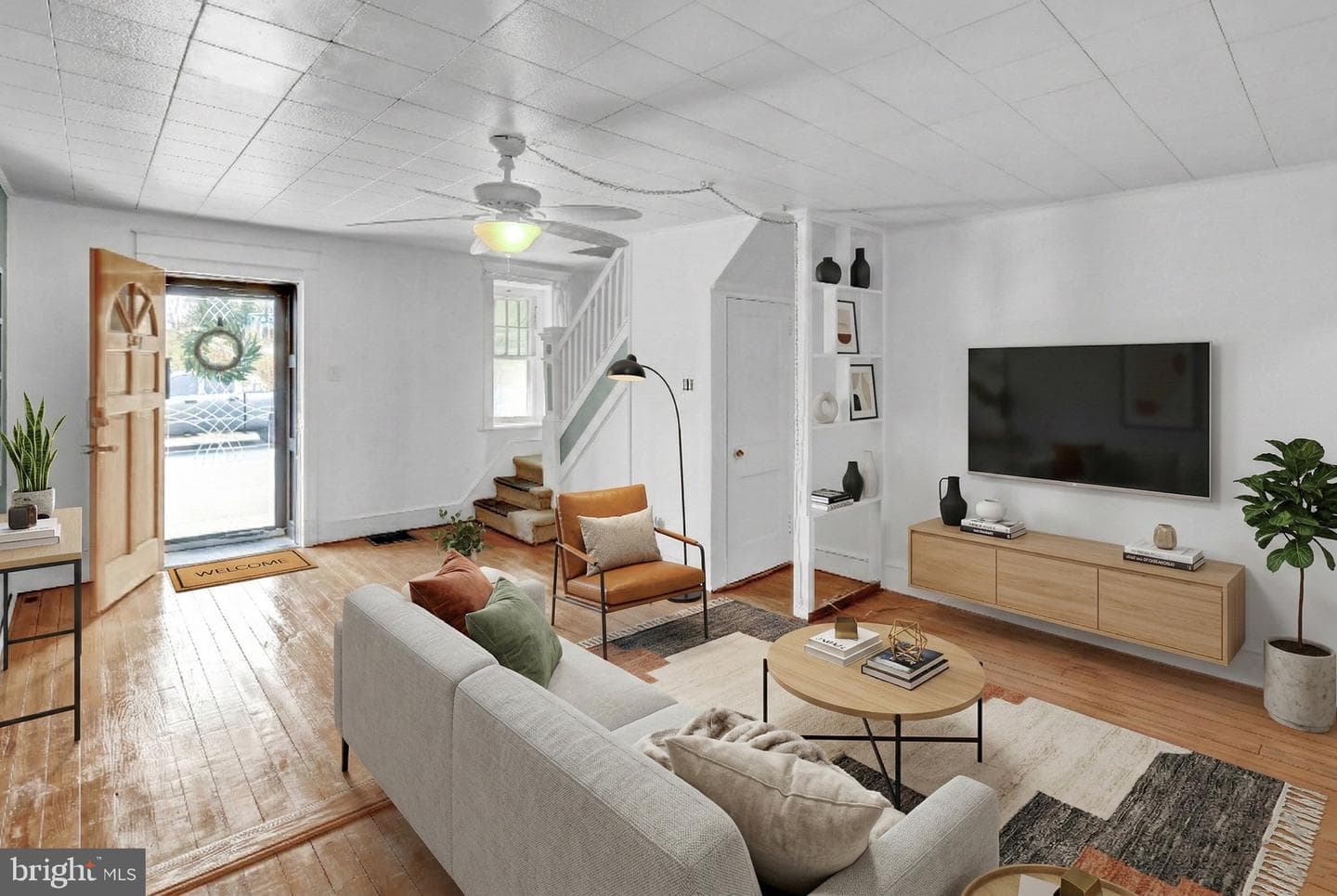 647 S Franklin Street photo 3
