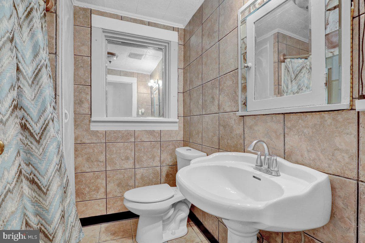 647 S Franklin Street photo 33