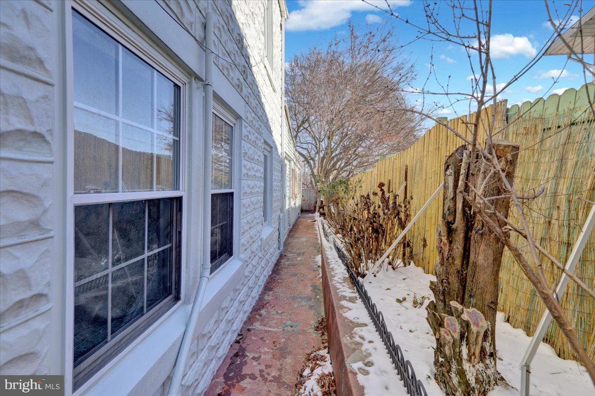 647 S Franklin Street photo 39