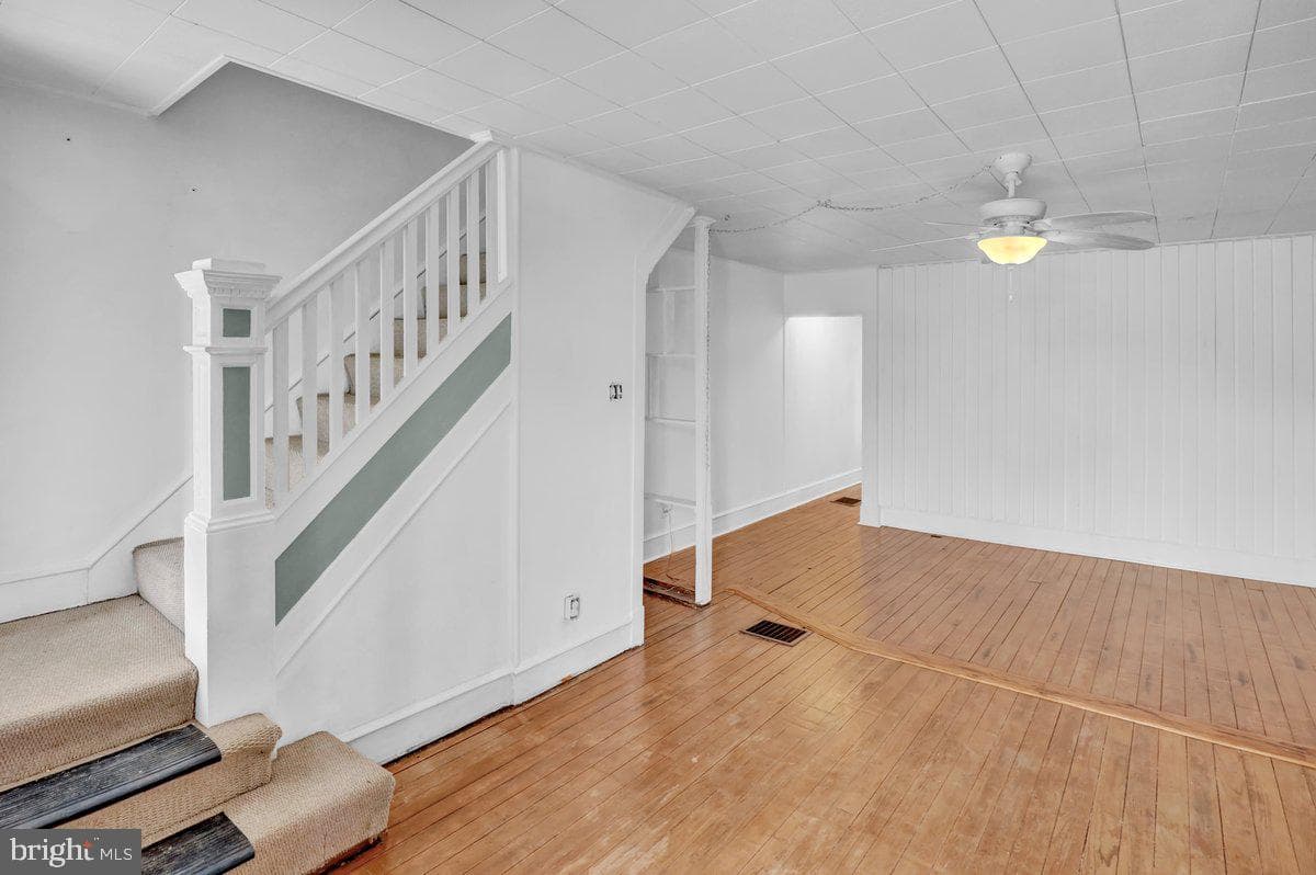 647 S Franklin Street photo 5
