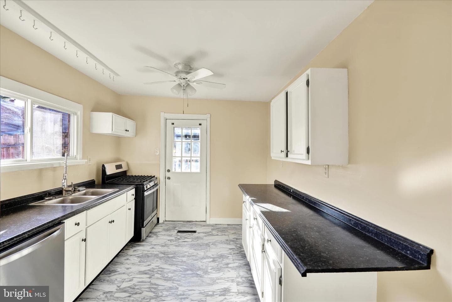 832 Houston Street photo 20