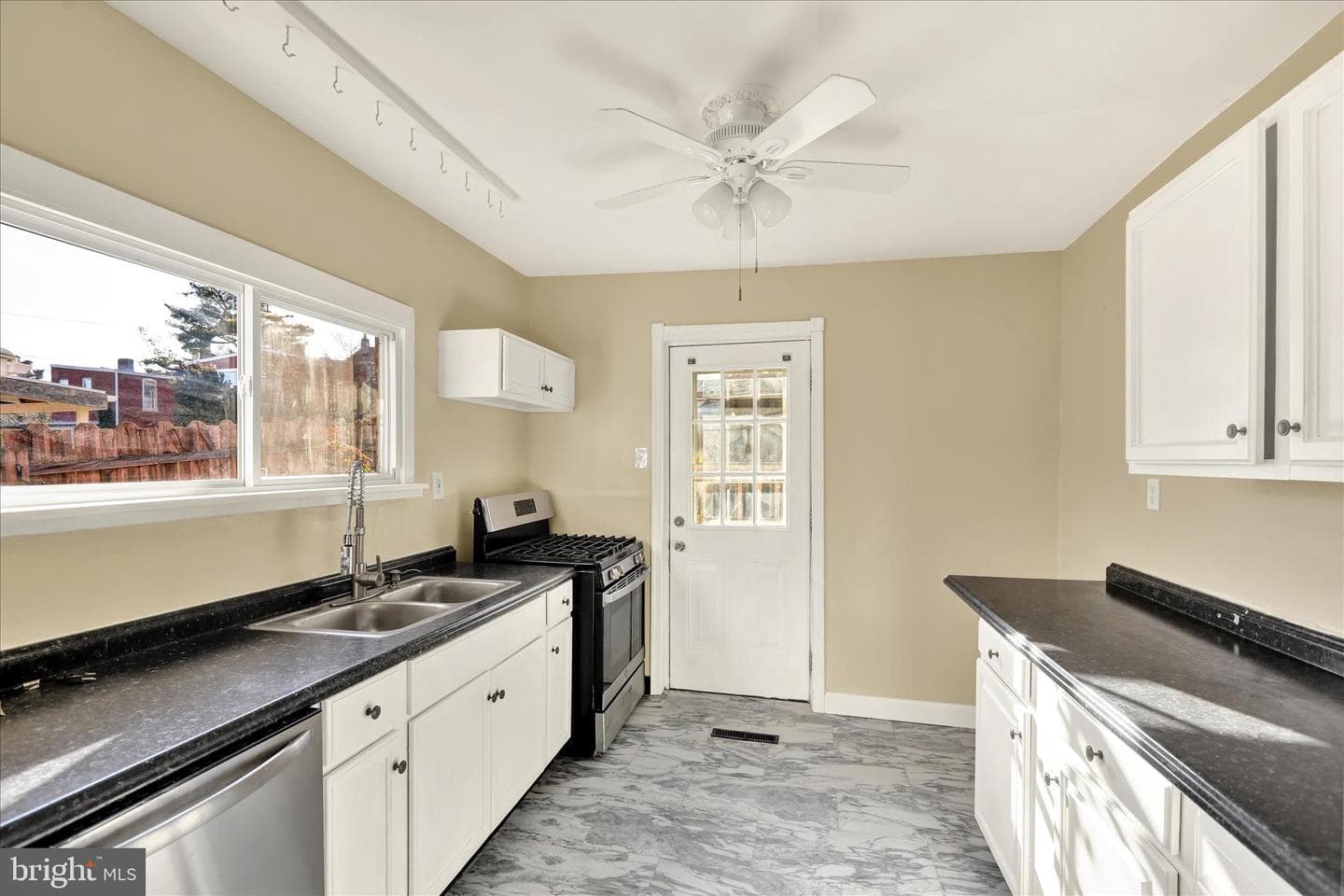 832 Houston Street photo 21
