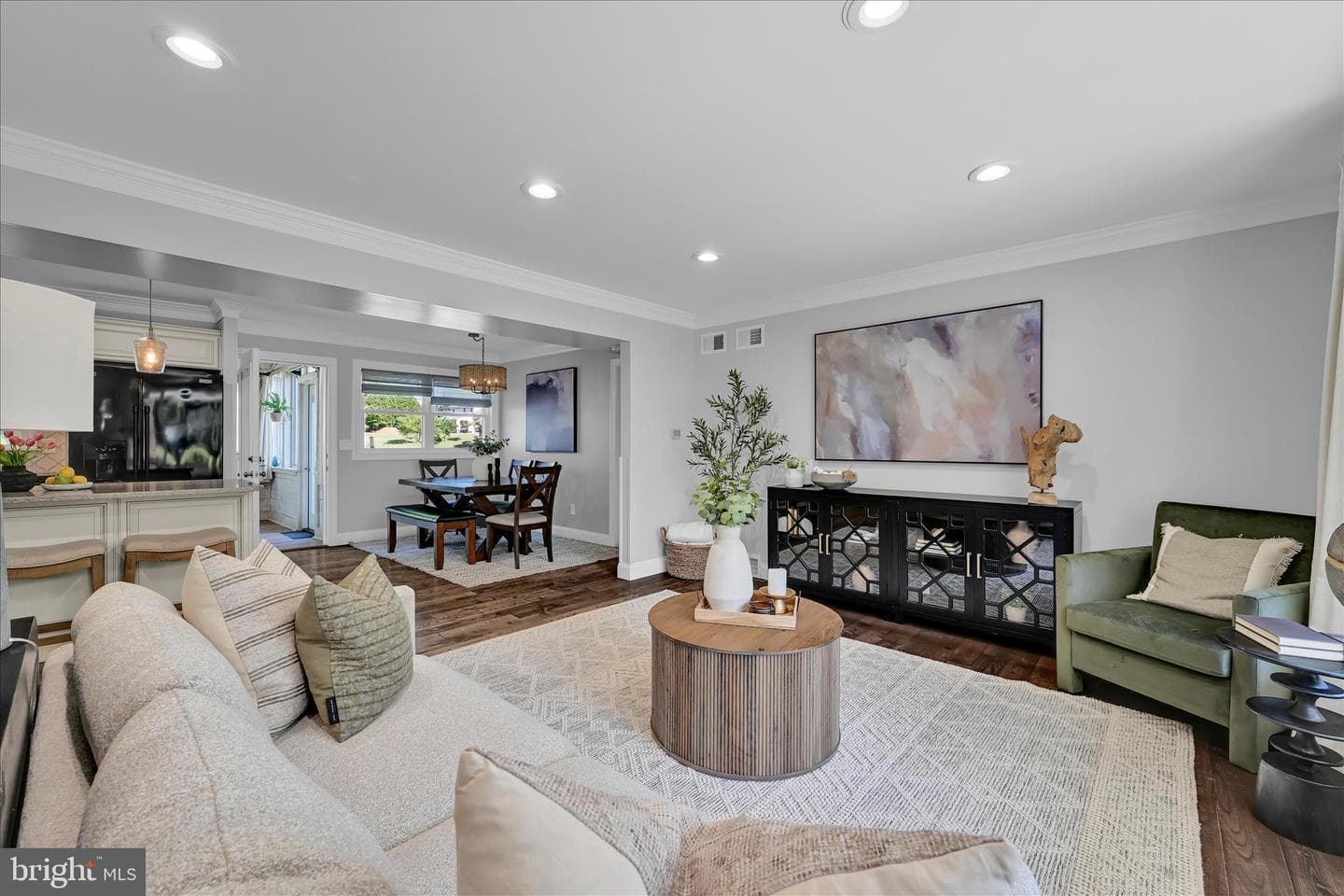 1842 Longview Drive photo 2