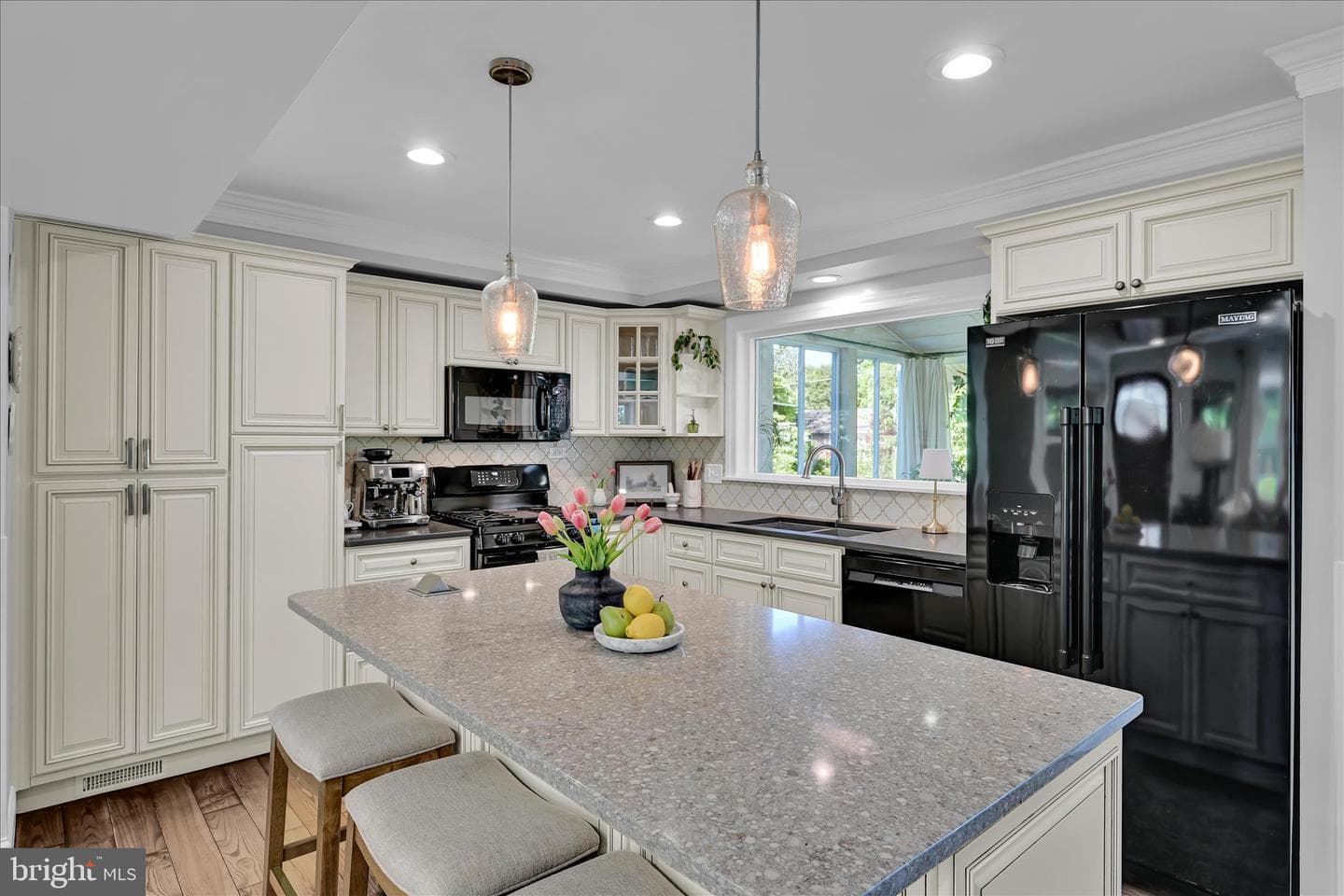 1842 Longview Drive photo 3