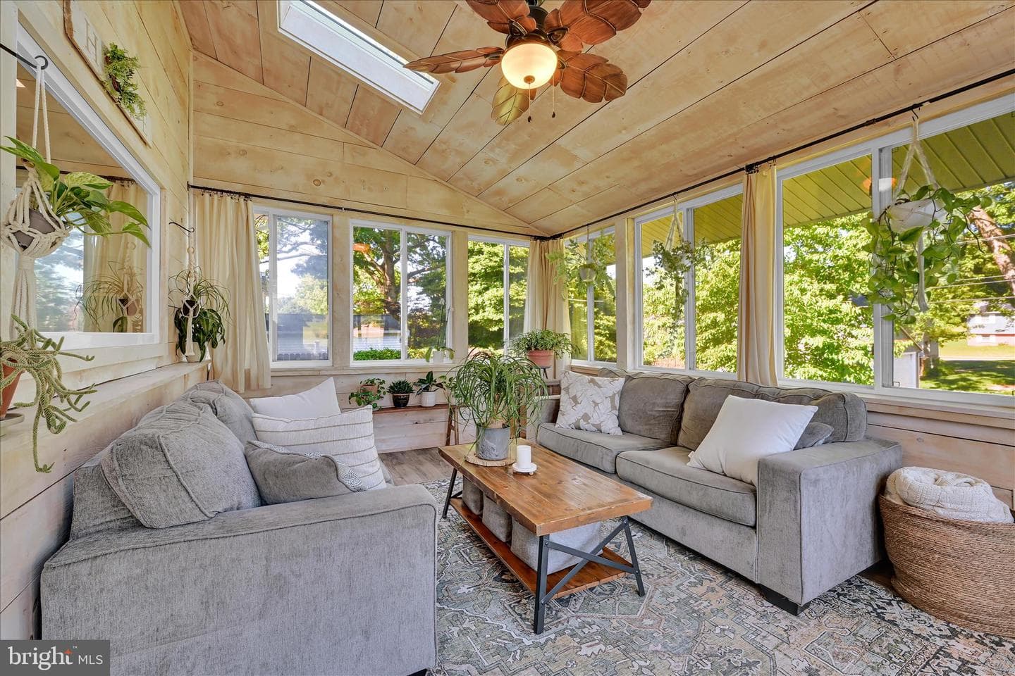 1842 Longview Drive photo 4