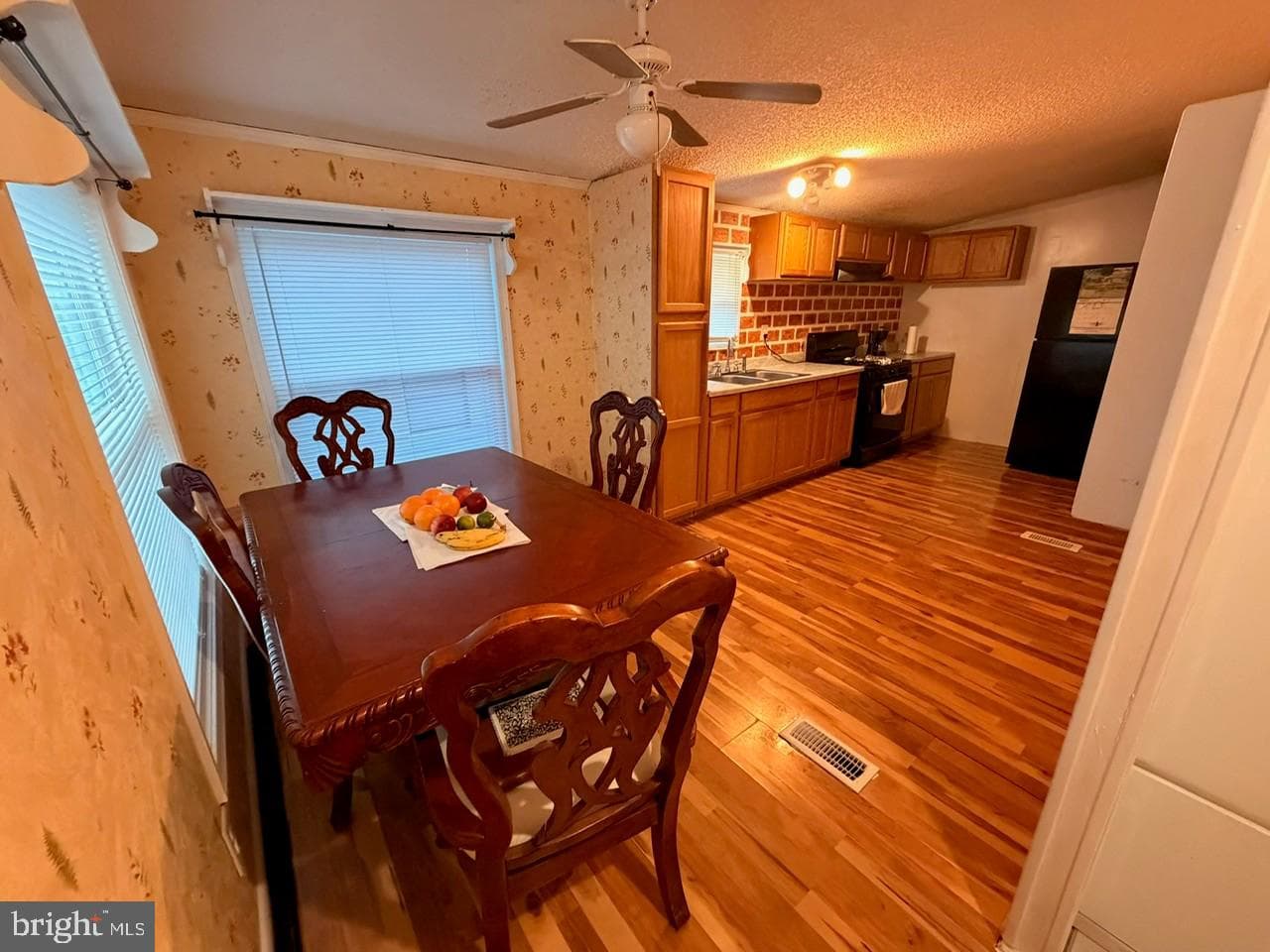 203 Oakfield Court W photo 4
