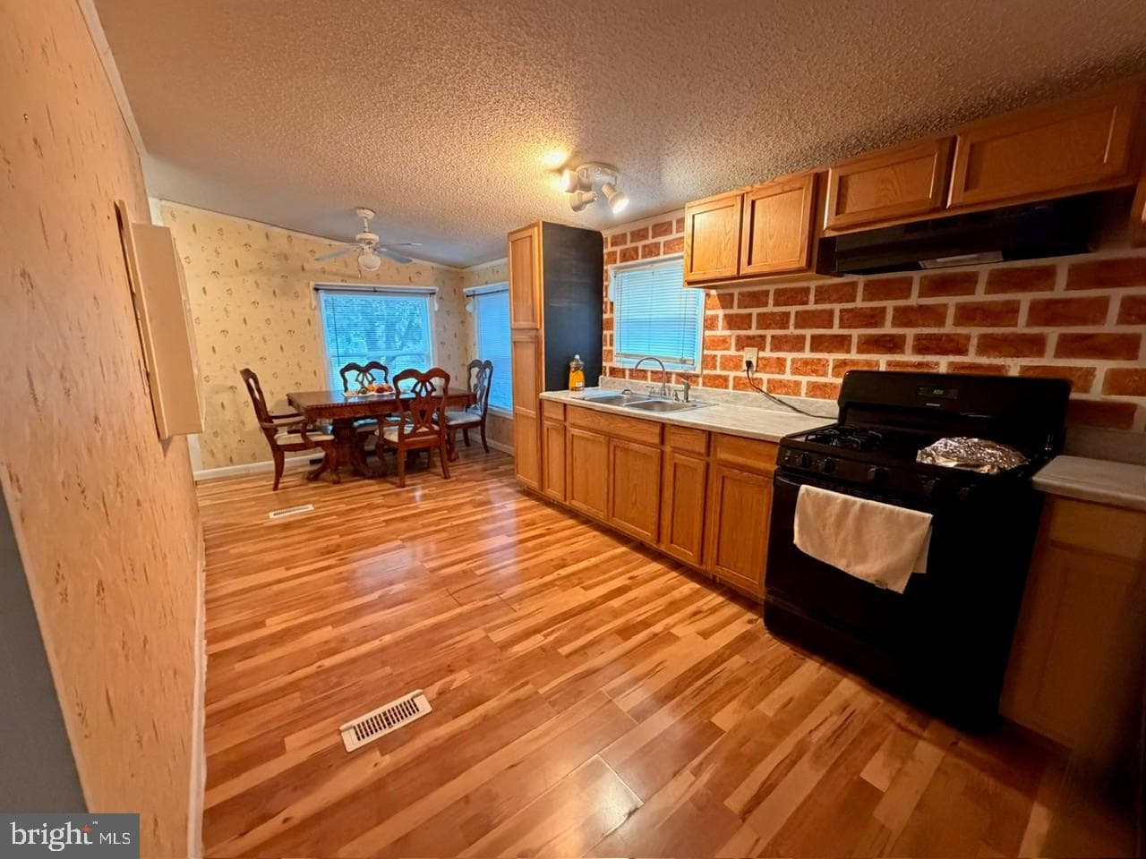 203 Oakfield Court W photo 5