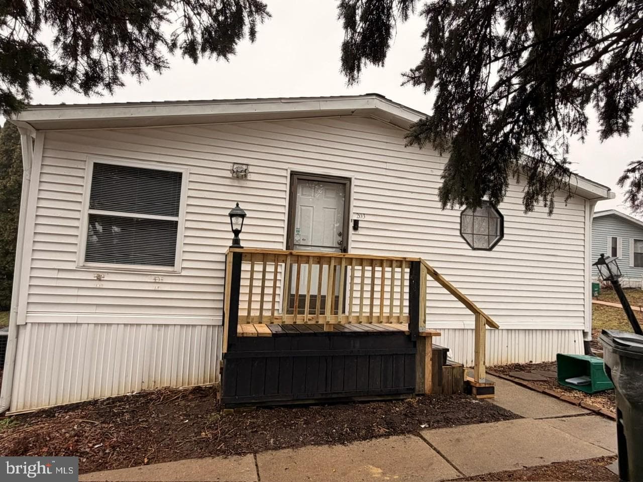 203 Oakfield Court W photo 7