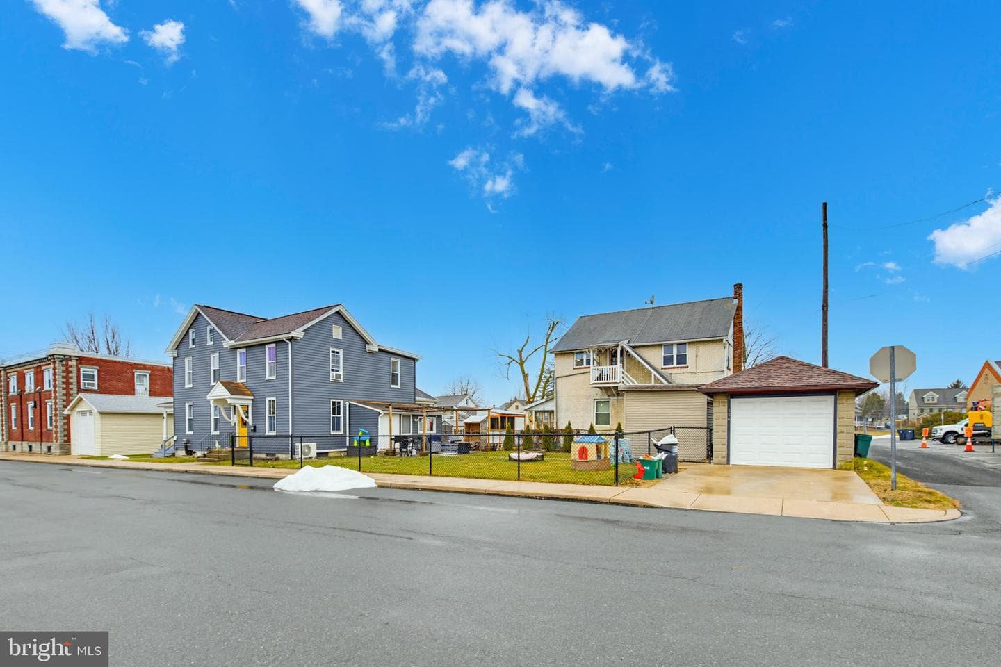 114 N Market Avenue photo 4