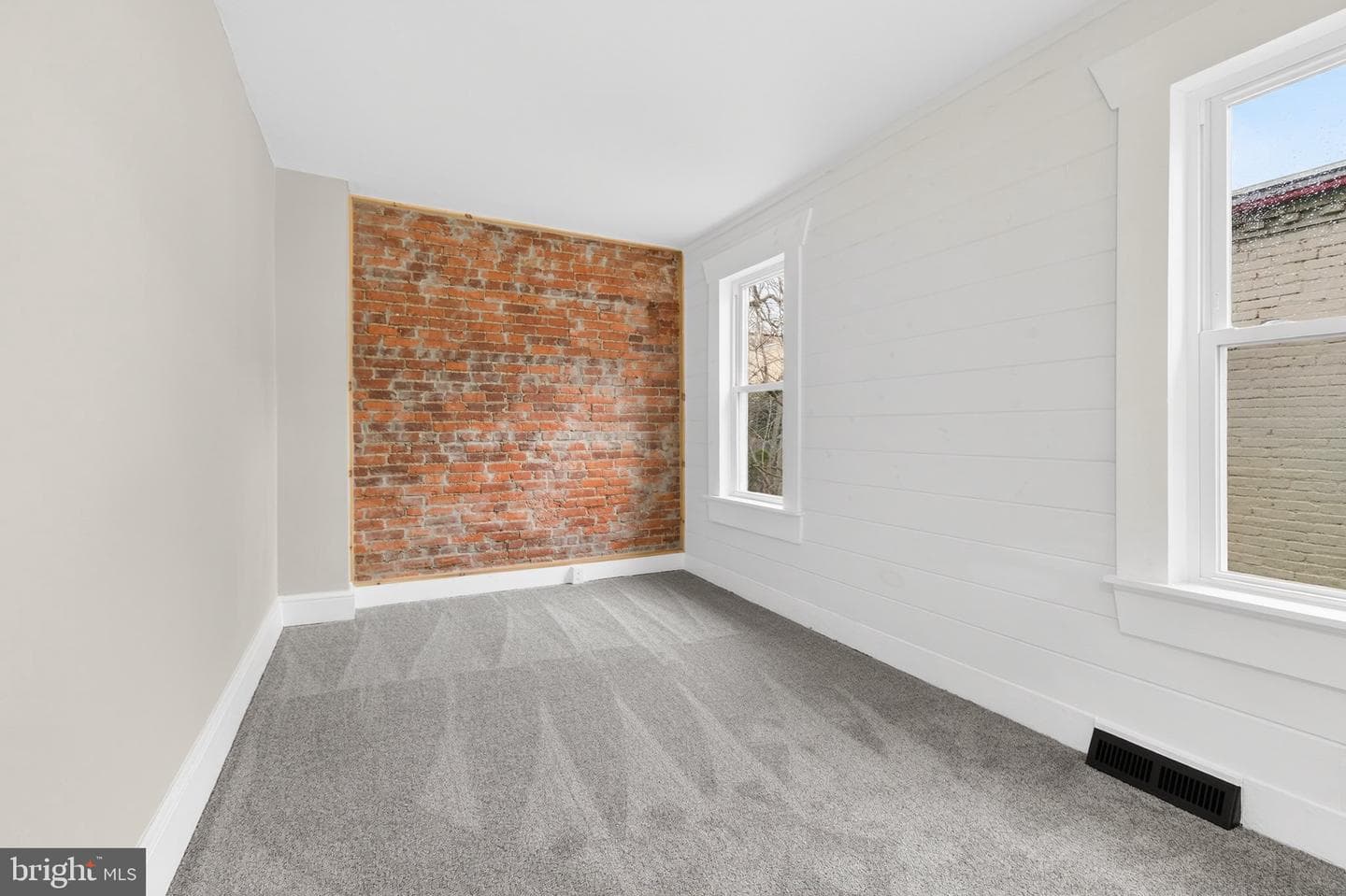 345 Beaver Street photo 20