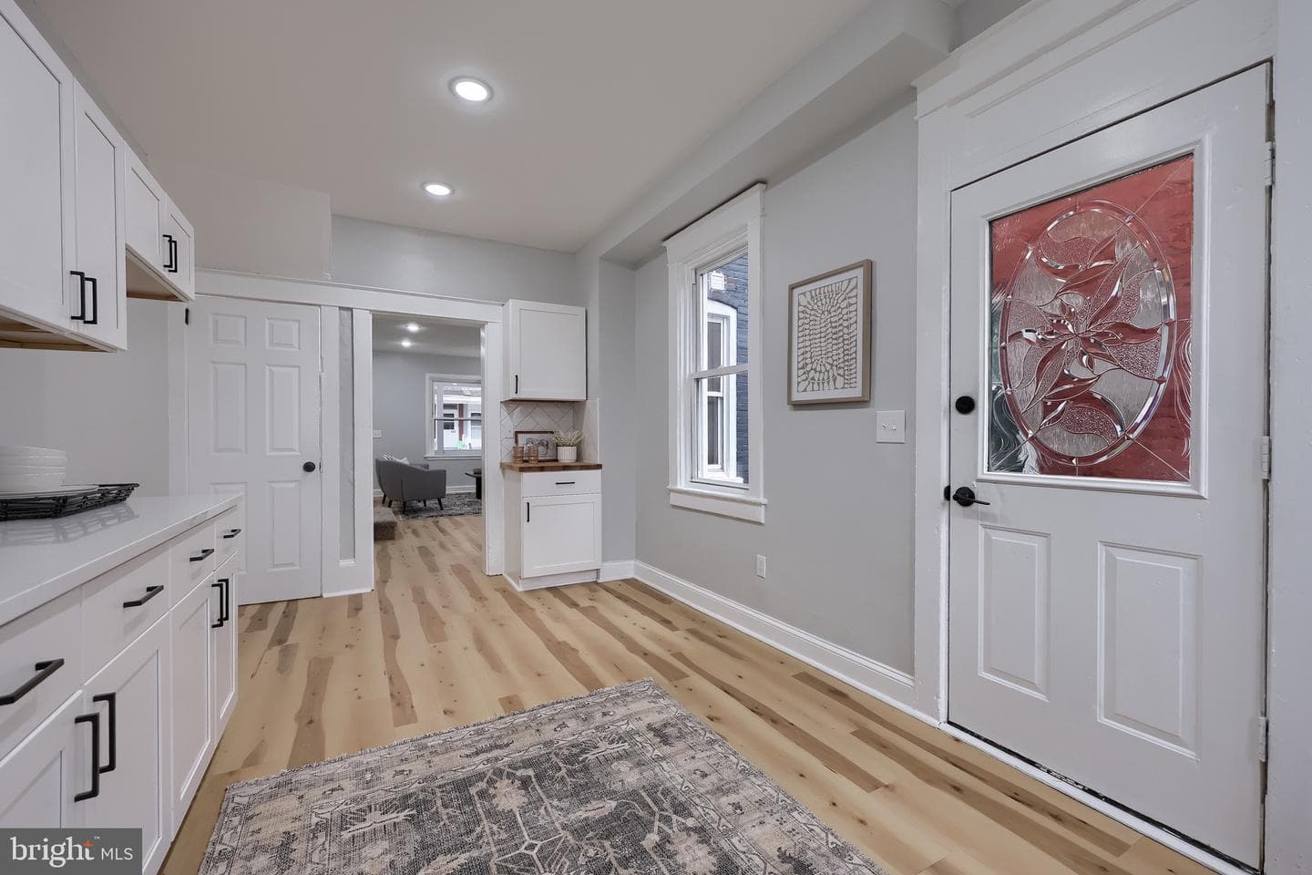627 E Madison Street photo 13